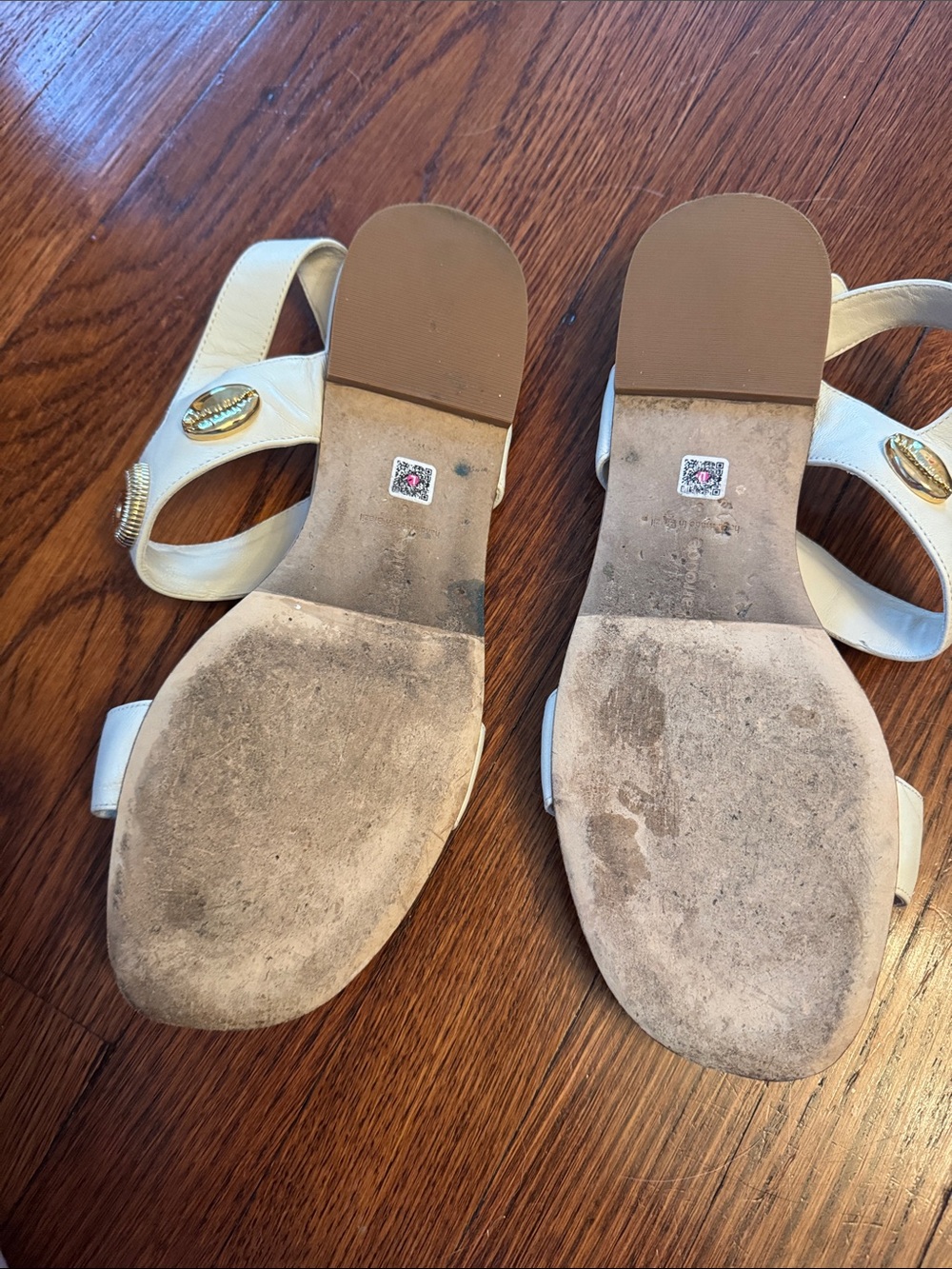 Larroude White women’s Sandals with Gold Shell & Star Accents - Picture 4 of 4